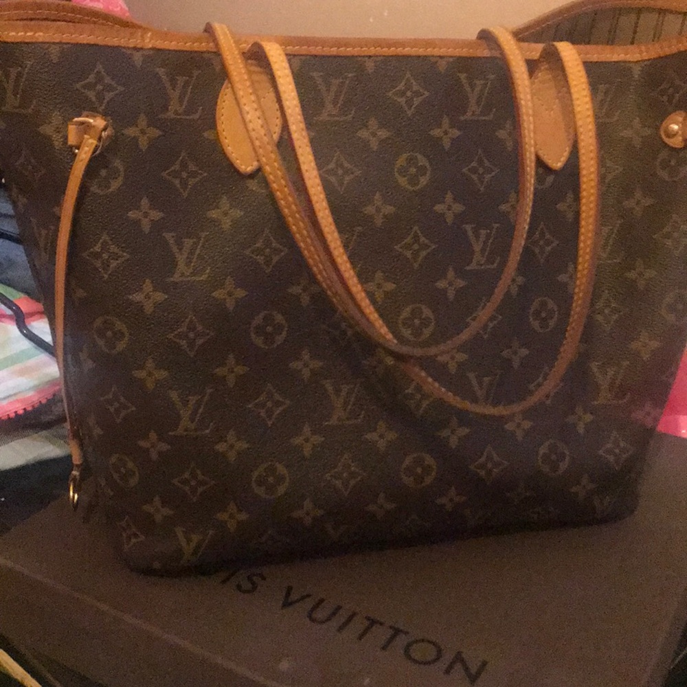SOLD Louis Vuitton Neverfull mm